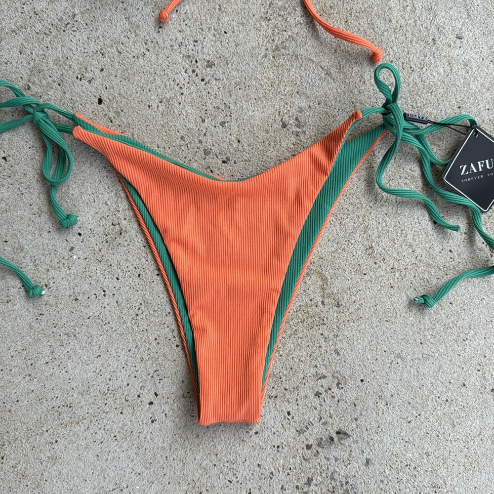 NWT Zaful Two Tone Reversible Smocked String Bikini Swimwear Size Medium - Picture 7 of 9